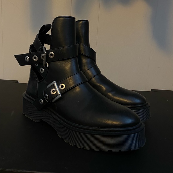 Grunge faux leather Zara black faux leather ankle boots with buckles - Picture 4 of 4